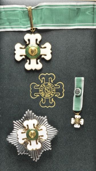 Brazil  Military Merti Order, Grandofficers Set, in box.  1.) Cross: Gilded, partially enamelled,