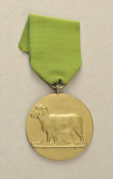 Germany (1933-1945)  Reichsnährstand, Landesbauernschaft Hessen-Nassau, shep-price-medal.  Gilded,