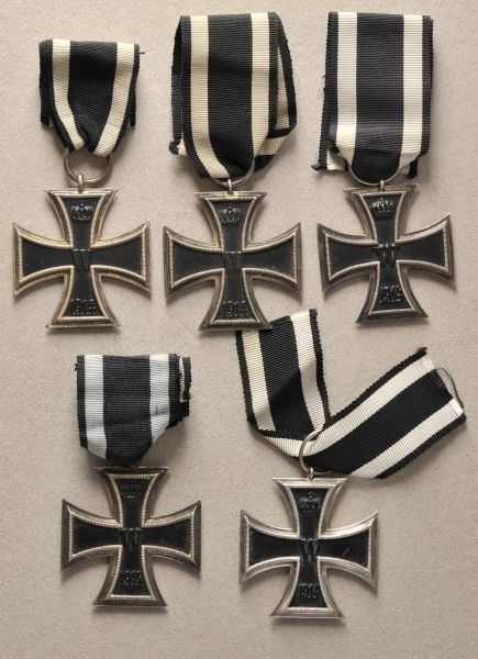 Prussia  Lot of 5 Iron Crosses, 1914, 2. class.  Various, some with silver hallmarks, all on ribbon.