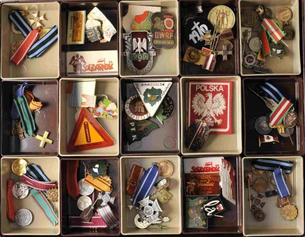 Poland  Collection of miniatures and pins.  Various.  Condition: II    Starting price: 50