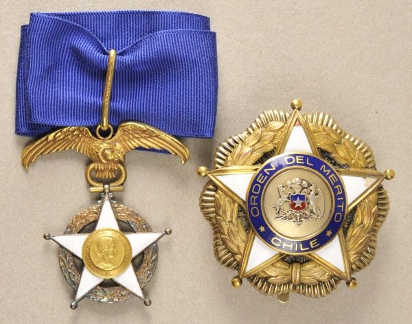 Chile  Merit Medal / Merit Order, 5. model (since 1939), 2. class set.  1.) Cross: Silver gilded,