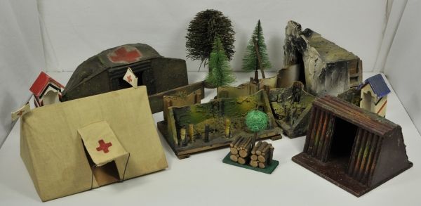 Toys  Lot various dioramas.  Trenches, Red-cross bunker, cover, tent and green.  Condition: II