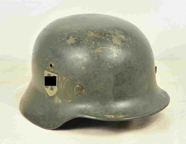 Army  Steelhelmet, M40.  Painitng with signs of heavy wear, it was hit by a shel on the front and
