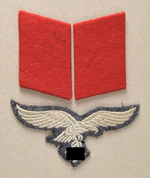 Air Force  Set insiginas of a soldier of the flak troops.  Set collar tabs and breast eagle.