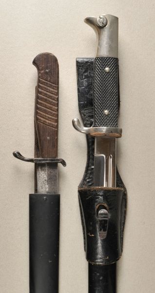 Army  Dress bajonett and trench dagger.  1.) Dress bajonett: short issue, blanc blade, in
