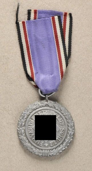 Germany (1933-1945)  Air Defence Medal, 2. grade.  Zinc, on ribbon.  Condition: II    Starting
