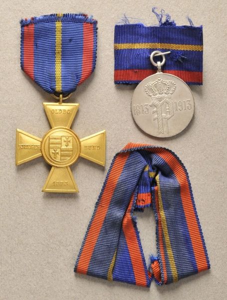 War Veteran Associations  Oldenburg: Lot of 2 Veterans Badges.  Various, each on ribbon.  Condition: