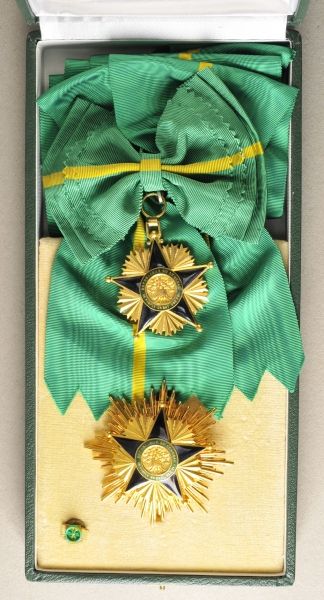 Senegal  Merit Order of Senegal, Grandcross set, in box.  1.) Badge: Gilded, partially enamelled,