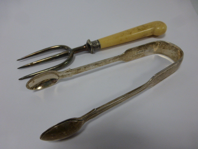 Victorian silver sugar tongs, hallmarked London 1868 by maker George Aldwinckle, 61g, together