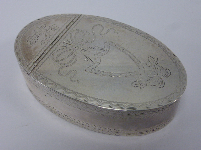 Georgian silver oval snuff box, hallmarked Birmingham 1794, with hinged lid and bright cut