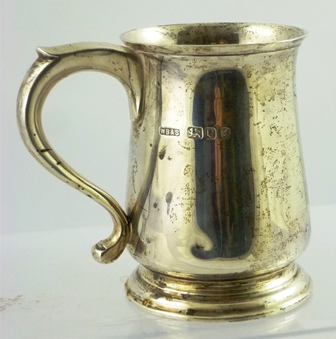 WILLIAM BRUFORD & SONS A GEORGIAN STYLE HALF PINT MUG having plain body, scroll handle,