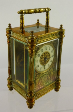 A LATE 19TH/EARLY 20TH CENTURY BRASS (previously gilded) CARRIAGE TIMEPIECE having ""turned"" and - Image 2 of 5