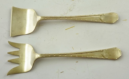 HENRY WILKINSON & SONS A PAIR OF SILVER SARDINE SERVERS, each having bead rim decoration, Sheffield - Image 4 of 4