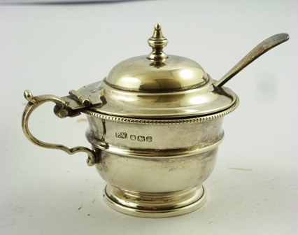 AN ASIAN SILVER COLOURED METAL BOWL/NUT DISH having eight spout rim and pressed palm tree and - Image 6 of 7