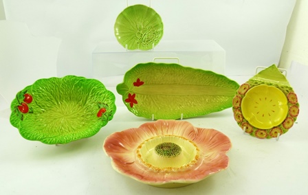 A SYLVAC EARTHENWARE FLOWER DISH having raised stamen centre and pink border plus three other