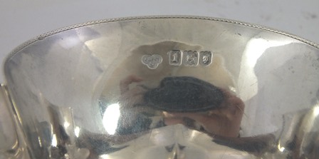 GOLDSMITHS & SILVERSMITHS CO. A SILVER TREFOIL NUT DISH, London 1906, 103g - Image 5 of 7