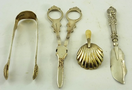 A SELECTION OF SILVER ITEMS to include a pair of Kings pattern Victorian TONGS, London 1871. A - Image 2 of 6