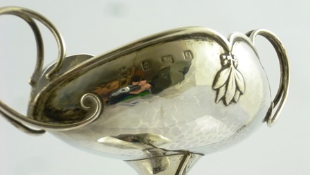 MARKS OBSCURED AN ART NOUVEAU FANCY SILVER OVAL ELEVATED BONBONIERE having twin wire up-scrolled - Image 3 of 4