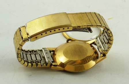 A 1960`s 9CT GOLD GENTLEMAN`S ROTARY MECHANICAL AUTOMATIC WRIST WATCH having silvered baton dial, - Image 3 of 4