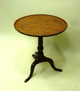 A GEORGIAN OAK OCCASIONAL TABLE (with later alterations), having turned tray two piece top mounted