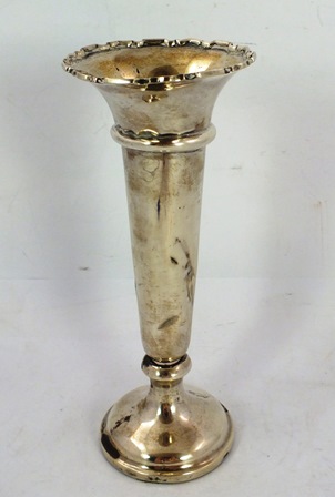 PROBABLY ROBERT PRINGLE & SONS A SILVER TRUMPET SHAPE SPECIMEN FLOWER VASE, having applied wire