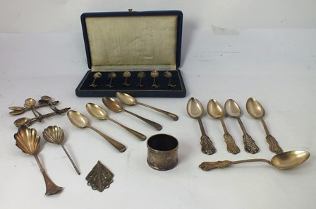 A MISCELLANY OF SILVER, SILVER COLOURED METAL AND PLATED WARES comprising an American JAM SPOON,