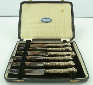 HARRISON BROTHERS A SET OF SIX SILVER HANDLED QUEENS PATTERN TEA KNIVES having stainless steel
