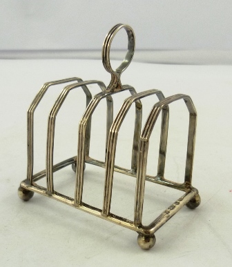 W S HUTTON & SONS A SILVER WIRE FOUR SLICE TOAST RACK having reeded central handle and canted