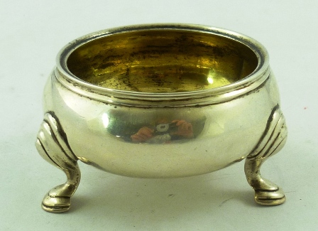 POSSIBLY THOMAS WATSON OR THOMAS WHEATLEY A GEORGE III CIRCULAR SQUAT SILVER SALT having later gilt