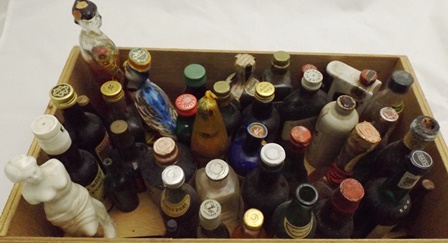 40 MINIATURES in a wooden box