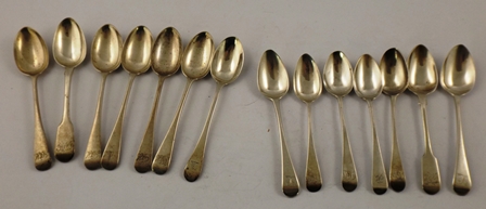 AN ASSORTMENT OF SILVER TEASPOONS comprising twelve Old English pattern and two fiddle pattern,