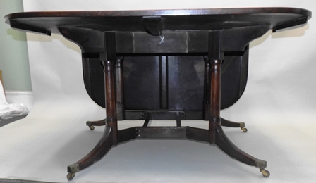 A GEORGE III MAHOGANY DINING TABLE having twin drop flap D end top, mounted on an unusually - Image 4 of 4