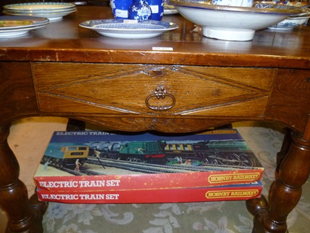 A 17TH CENTURY CONTINENTAL LOW COUNTRIES ELM CENTRE TABLE having later alterations, the square top - Image 2 of 2