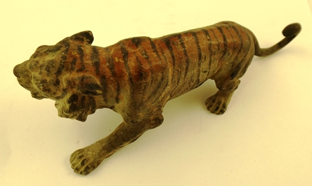 IN THE MANNER OF BERGMAN A SUITE OF THREE COLD PAINTED BRONZE ANIMAL FIGURES, Fox 6 x 11.5cm, Tiger - Image 2 of 7