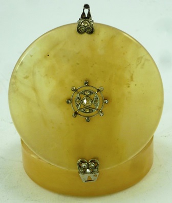 AN EARLY 20TH CENTURY CONTINENTAL DIAMOND MOUNTED ONYX DRESSING TABLE BOX, the lid with decorative - Image 5 of 5