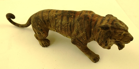 IN THE MANNER OF BERGMAN A SUITE OF THREE COLD PAINTED BRONZE ANIMAL FIGURES, Fox 6 x 11.5cm, Tiger - Image 3 of 7