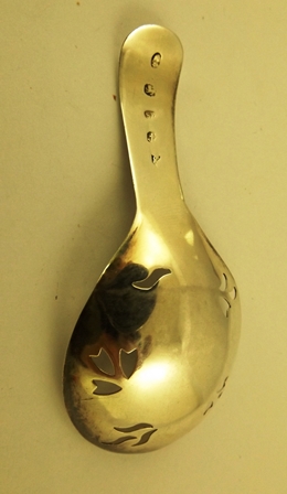 SAMUEL PEMBERTON A GEORGE III REGENCY SILVER CADDY SPOON having fretted and foliate decorated bowl, - Image 2 of 2