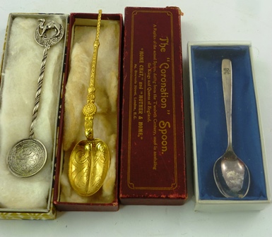 A SELECTION OF SILVER ITEMS to include a gilded reproduction of the anointing spoon, two engine - Image 4 of 4