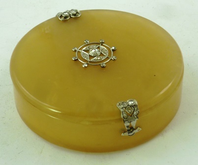 AN EARLY 20TH CENTURY CONTINENTAL DIAMOND MOUNTED ONYX DRESSING TABLE BOX, the lid with decorative