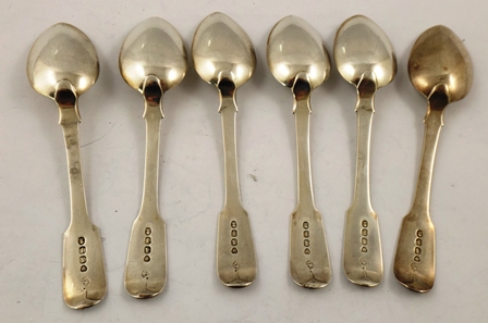 POSSIBLY THOMAS WALLIS II A SET OF SIX SILVER FIDDLE PATTERN TEASPOONS with later monogrammed - Image 2 of 2