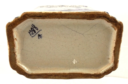 AN 18TH CENTURY ENGLISH TIN GLAZED EARTHENWARE, POSSIBLY BOW, TEA CANISTER having oblong body with - Image 5 of 5