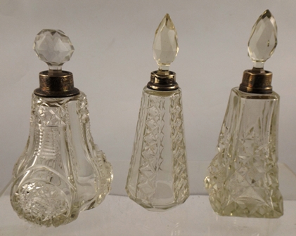 A SELECTION OF SILVER MOUNTED CUT LEAD CRYSTAL ITEMS comprising three dis-similar stoppered scent - Image 2 of 3