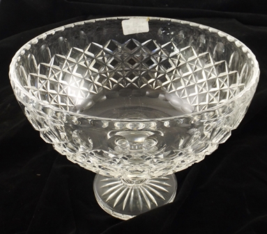 TWO PROBABLY STUART CUT LEAD CRYSTAL ELEVATED BOWLS each deep cut with geometric decoration, 19 x - Image 4 of 4