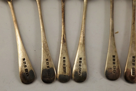 RICHARD TURNER A SET OF SIX SILVER TEASPOONS, Old English pattern with period E.L. monograms, - Image 4 of 4