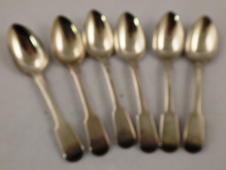 POSSIBLY THOMAS WALLIS II A SET OF SIX SILVER FIDDLE PATTERN TEASPOONS with later monogrammed