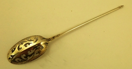 J** W** A GEORGE III SILVER MOTE SPOON having ornamental fretted bowl, makers mark only - Image 2 of 3