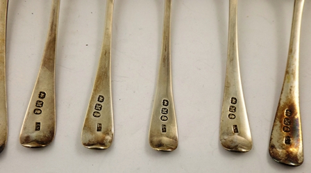 RICHARD TURNER A SET OF SIX SILVER TEASPOONS, Old English pattern with period E.L. monograms, - Image 3 of 4