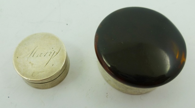 BARNSLEY & CO. A CIRCULAR SILVER PILL BOX having tortoiseshell top, push-fit with wash gilded