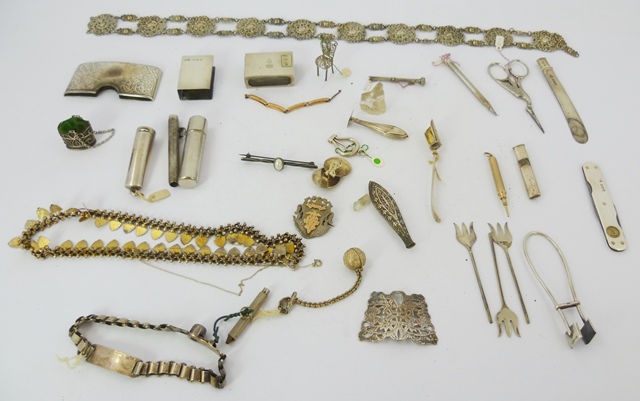 A SELECTION OF SILVER AND WHITE METAL ITEMS to include a silver chatelaine, a match/visiting card