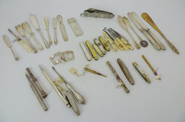 A MISCELLANY OF SILVER AND WHITE METAL ITEMS, comprising silver handled manicure pick, five various